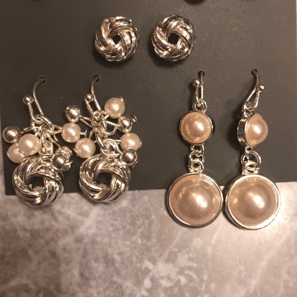 NWT. Occasion  Earring Set - Picture 3 of 4